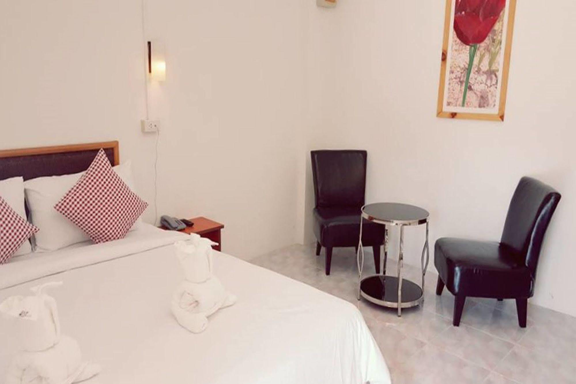 Hotel De Ratt Phuket Exterior foto