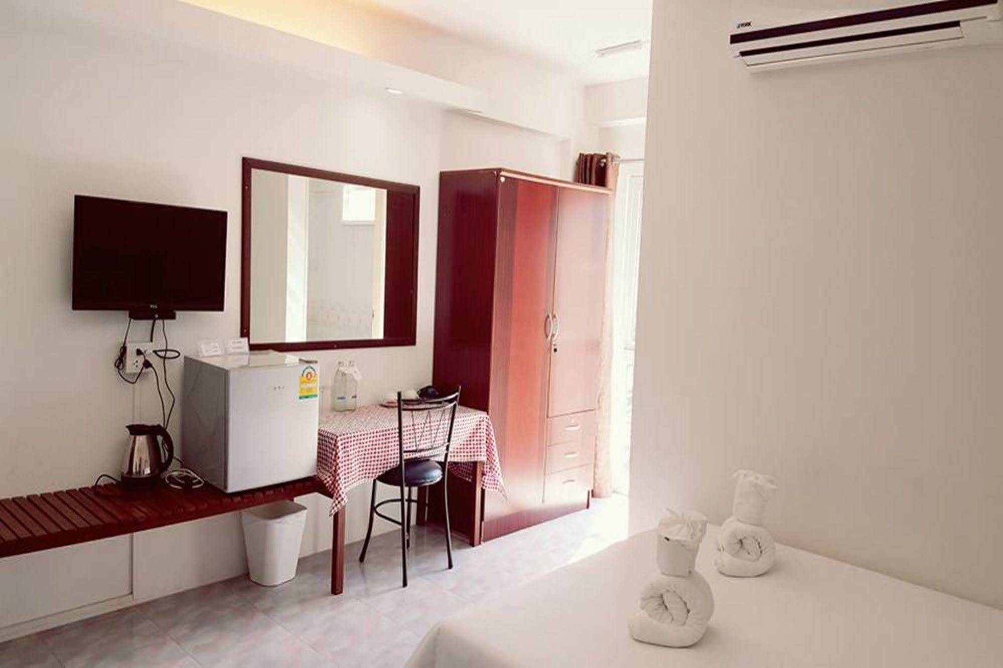 Hotel De Ratt Phuket Exterior foto