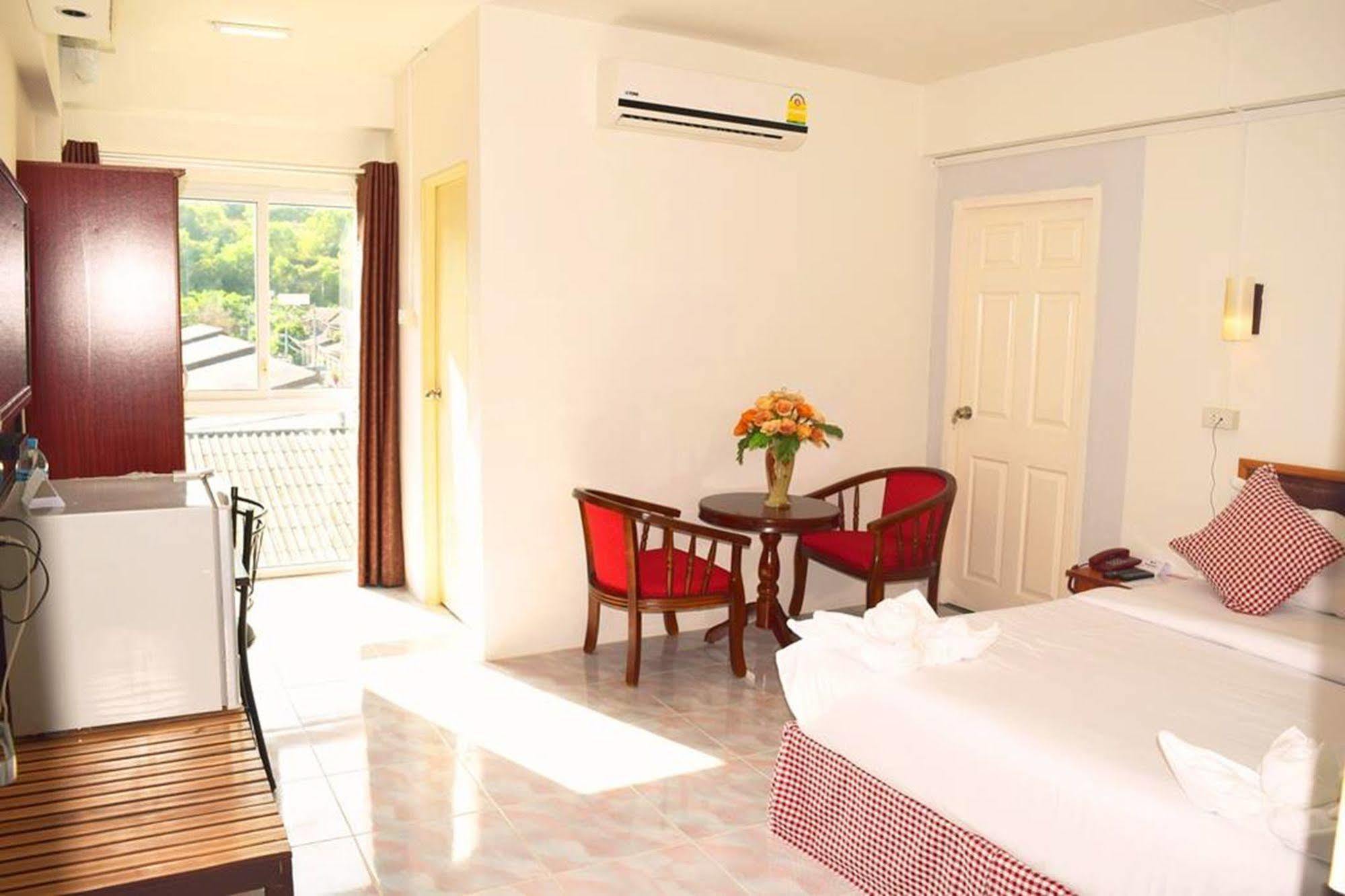Hotel De Ratt Phuket Exterior foto